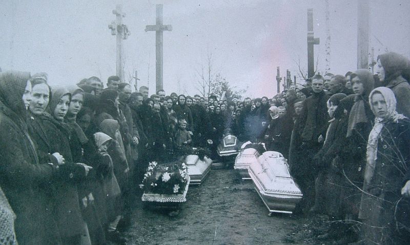 Pogrzeb pięciu mężczyn zastrzelonych w 1918 roku