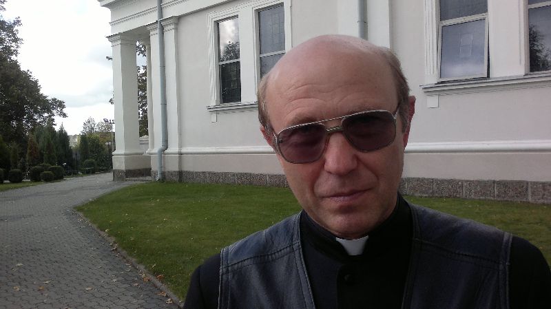 Ksiądz proboszcz Stanisław Gniedziejko (iSokolka.eu)