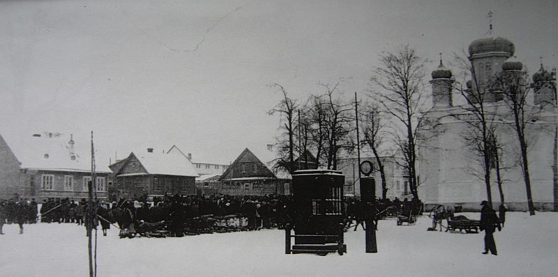 Stacja benzynowa na rynku w Sokółce. Przed 1939 rokiem