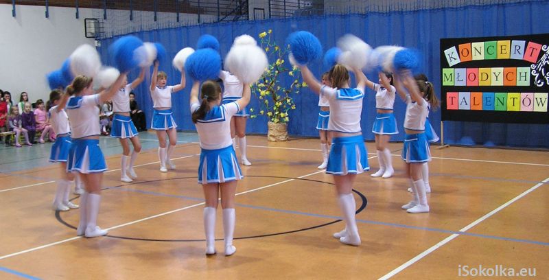Występ jednej z grup tanecznych (iSokolka.eu)