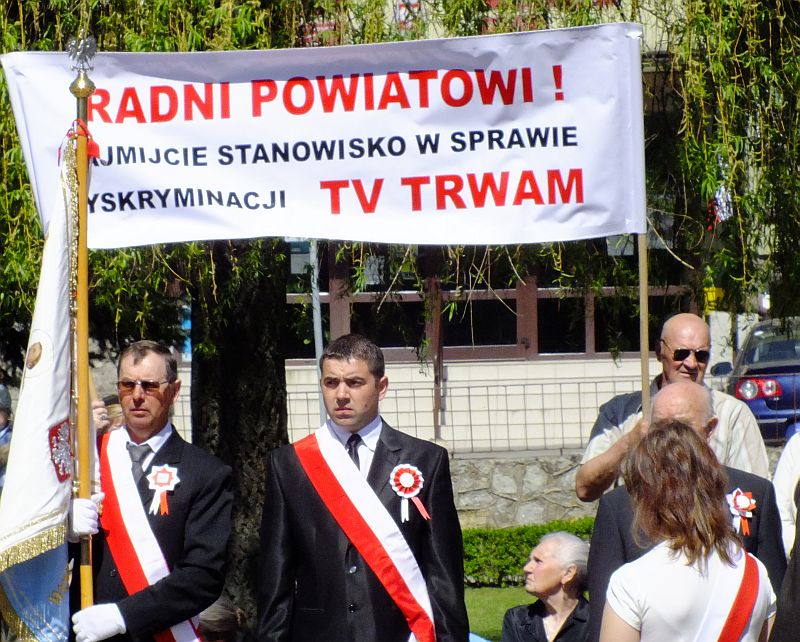 Podczas uroczystości 3 Maja pod pomnikiem Piłsudskiego w Sokółce (iSokolka.eu)