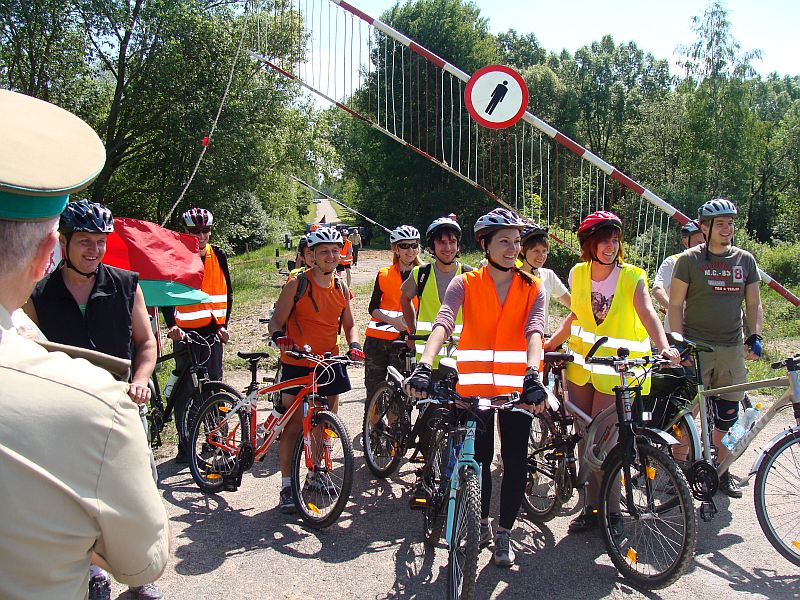 Rowerowa wycieczka z Białorusi na przejściu w Chworościanach. Maj 2012 