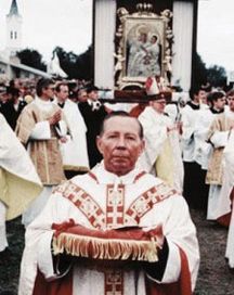 Ksiądz Henryk Hołubowski podczas uroczystości w Krypnie (archibial.pl)