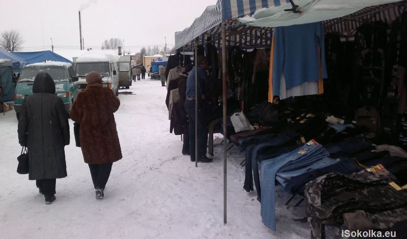 Póki co rynek odbywa się na placu przy Targowej (iSokolka.eu)
