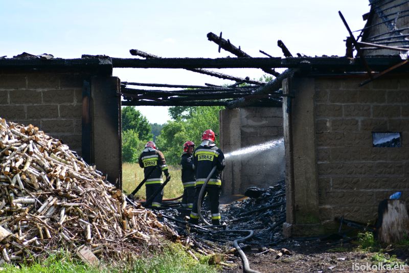 Pożar kompletnie zniszczył budynek (iSokolka.eu)