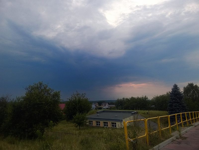 Ciemne chmury nadciągają nad Sokółkę. Sierpień 2014 (iSokolka.eu)