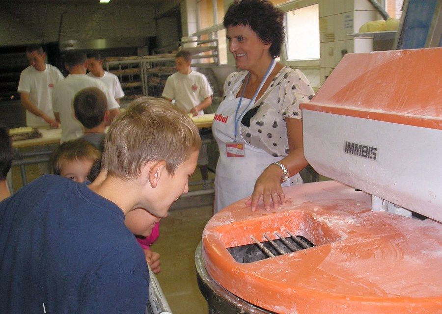Dzieci zapoznały się z procesem wytwarzania pieczywa