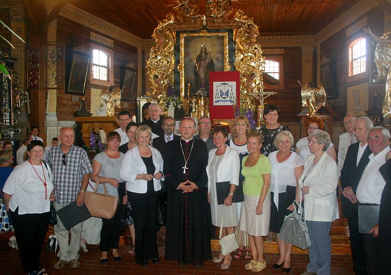 Biskup Łukasz Buzun z Chórem Konkatedralnym z Ostrowa Wielkopolskiego (Wikipedia/Schymko)