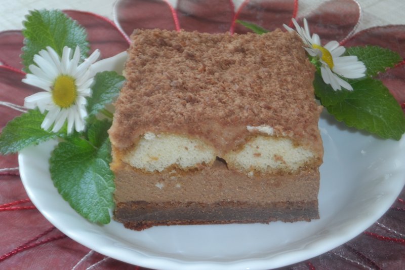 Ciasto swoją nazwę zawdzięcza dodatkowi cukierków do jednej z warstw (H. Raducha)