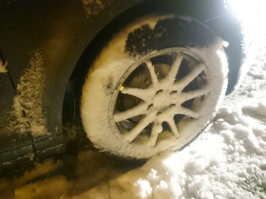 Wczoraj w Sokółce padał mokry i gęsty śnieg (iSokolka.eu)