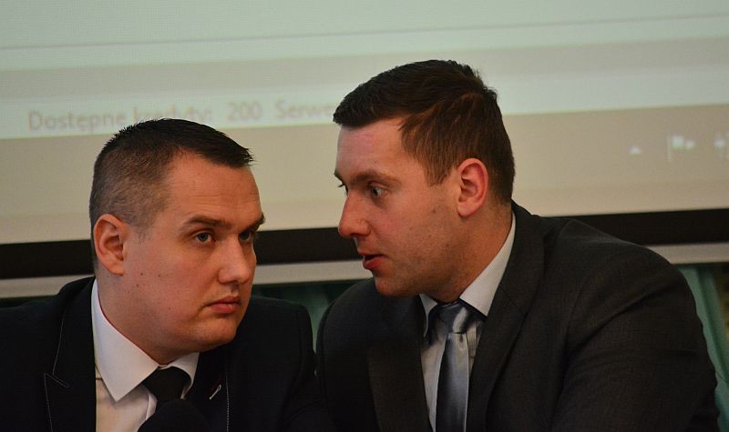 Przewodniczący Daniel Supronik (z lewej) i wiceprzewodniczący Piotr Borowski (iSokolka.eu)
