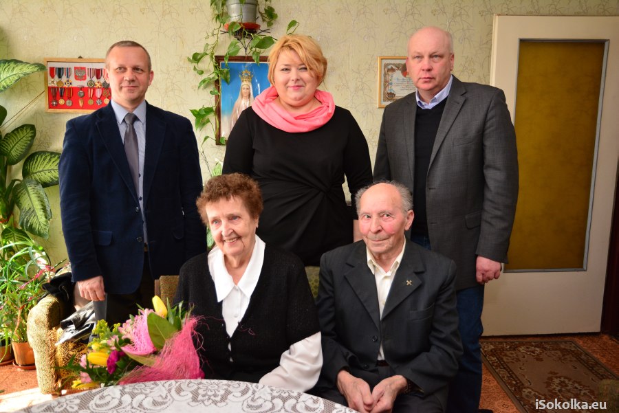 Życzenia szacownym jubilatom złozyła burmistrz Sokółki wraz z zastępcami (iSokolka.eu)