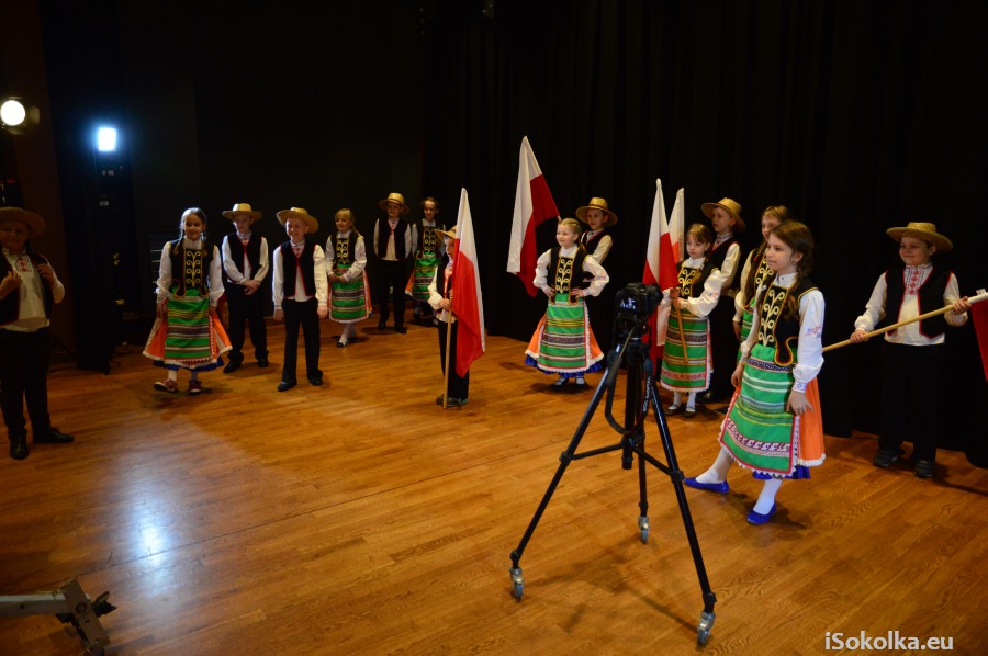 W kwietniu młodzi wokaliści nagrali teledysk do piosenki Jestem Polką i Polakiem  (iSokolka.eu)