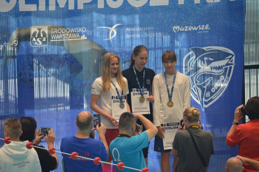 Agnieszka Ancypo (z prawej) wywalczyła brązowy medal (UKS Omega Sokółka)