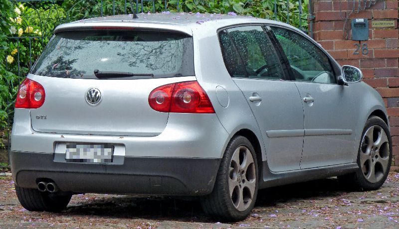 Volkswagen golf piątej generacji. Podobnym autem jeździ starosta sokólski (OSX/ Wikipedia)