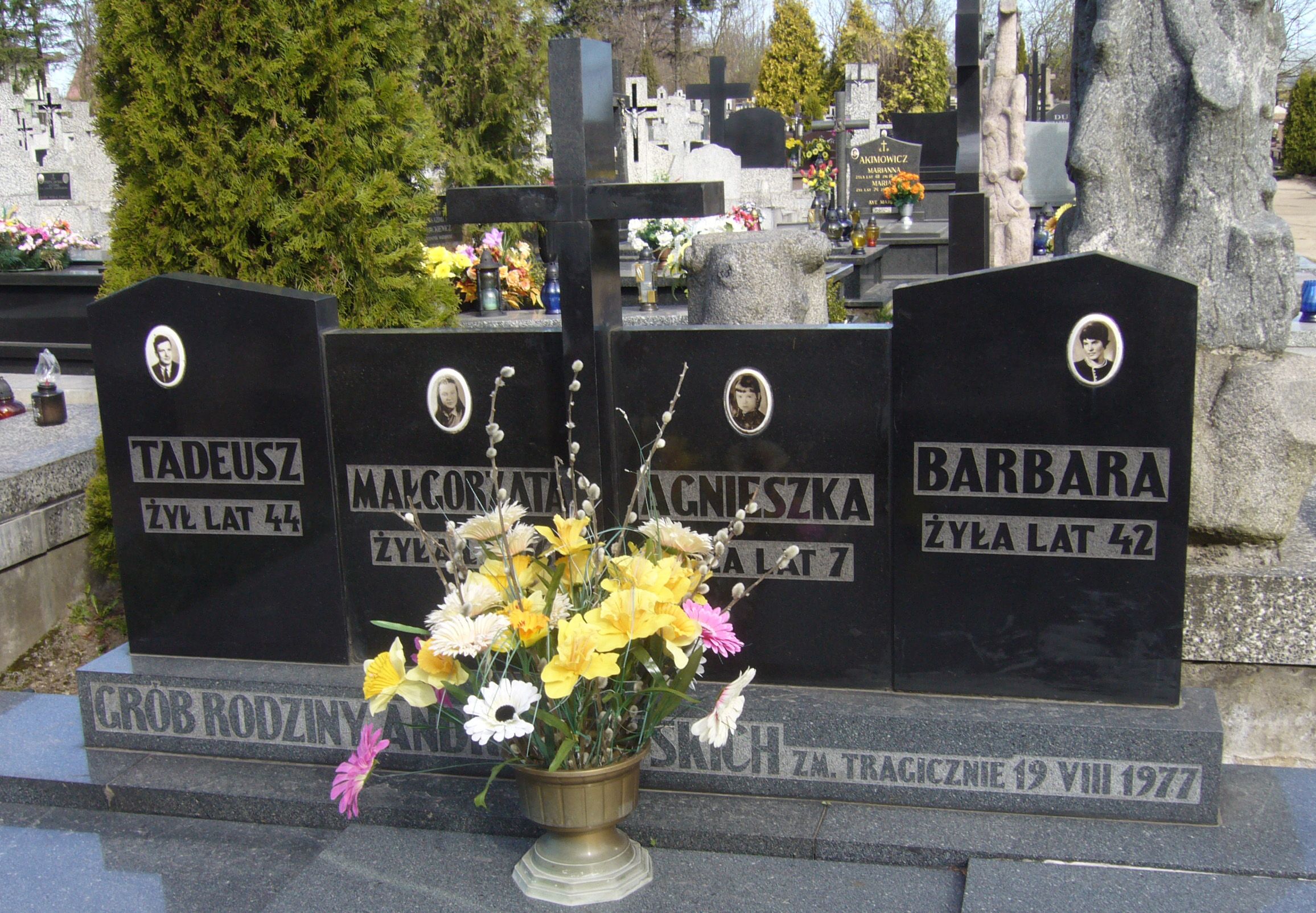 Grób rodziny Andrzejewskich na sokólskim "nowym" cmentarzu (mab)