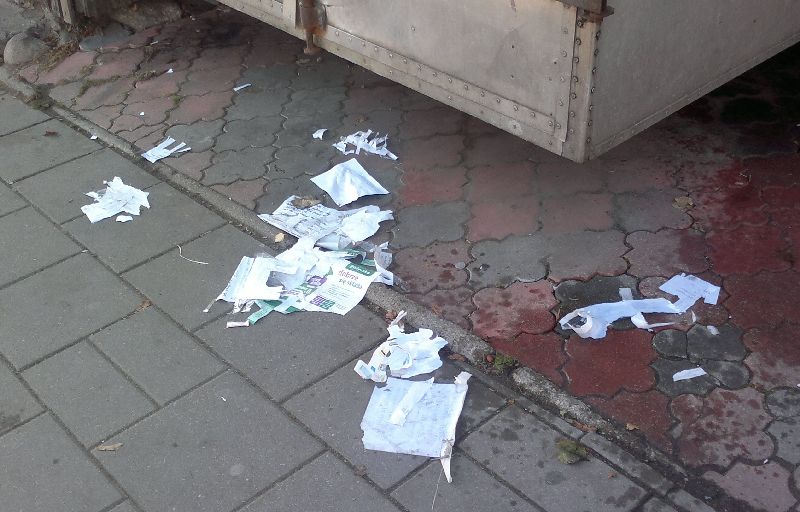 Śmieci na ryneczku przy Piłsudskiego (iSokolka.eu)