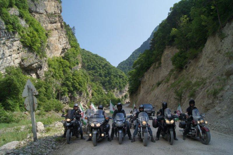 Uczestnicy wyprawy w górach Kaukazu