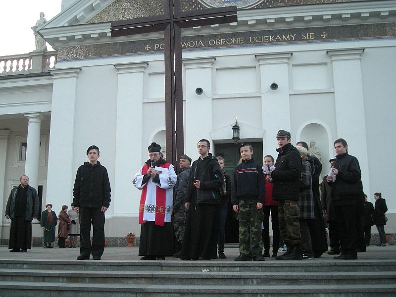 Droga Krzyżowa w Sokółce tradycyjnie odbywa się w Niedzielę Palmową (zhp.sokolka.com)