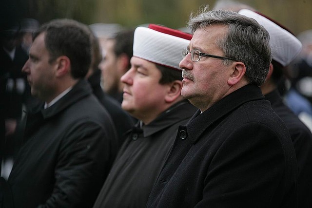 Tomasz Miśkiewicz z Bronisławem Komorowski podczas odsłonięcia pomnika Tatara w Gdańsku (prezydent.pl)