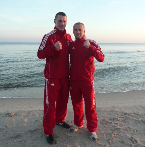 Paweł Wierzbicki (z lewej) i Tomasz Potapczyk (Boxing Sokółka)