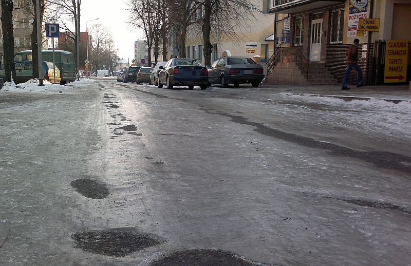 Lód na ulicy Pocztowej (iSokolka.eu)