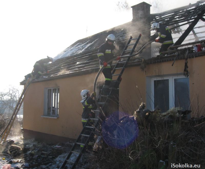 Dom w Nierośnie po pożarze (iSokolka.eu)