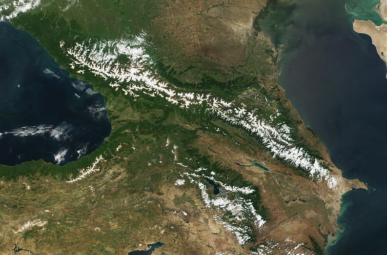 Kaukaz widziany z kosmosu (visibleearth.nasa.gov)