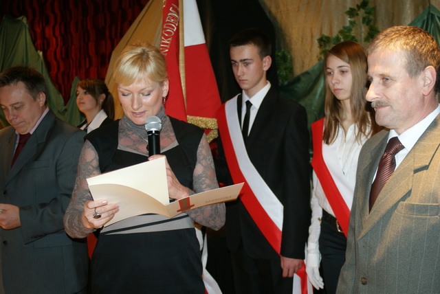 Nagrodę otrzymał m.in. wicedyrektor dąbrowskiego Zespołu Szkół (sokolka-powiat.pl)