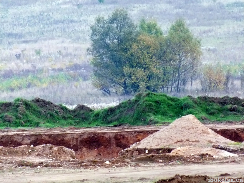 Dziura po wydobyciu żwiru (iSokolka.eu)