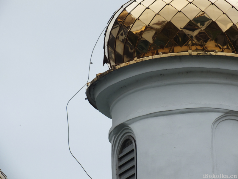 Wyrwany piorunochron na dachu cerkwi (iSokolka.eu)