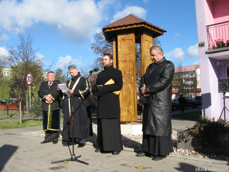 Modlitwa o pokój odbyła się przy Pomniku Pięciu Kultur w Sokółce (iSokolka.eu)