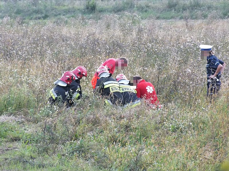 Kierowcy auta pierwszej pomocy udzielono w polu (iSokolka.eu)