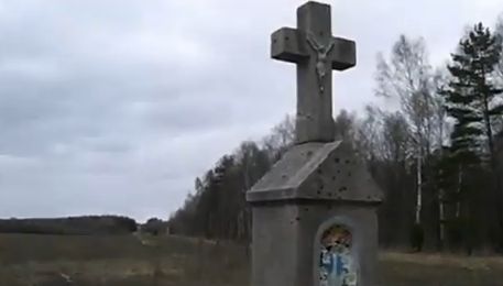Krzyż upamiętniający osadnictwo Kurpiów (YouTube)