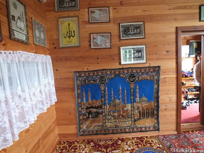 Wnętrze meczetu w Bohonikach (iSokolka.eu)
