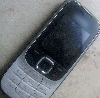 Telefon znaleziony w mieszkaniu jednego z zatrzymanych (podlaska.policja.gov.pl)