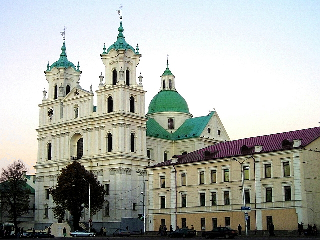 Kościół jezuitów i Batorówka w Grodnie (Piotrus/Wikipedia)