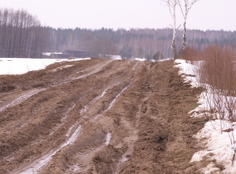 Zniszczona droga do wsi Ciumicz (K. Szutkiewicz)