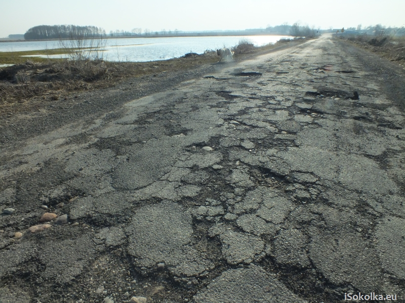 Droga Karpowicze - Suchowola zniszczona po wiosennych podtopieniach (iSokolka.eu)