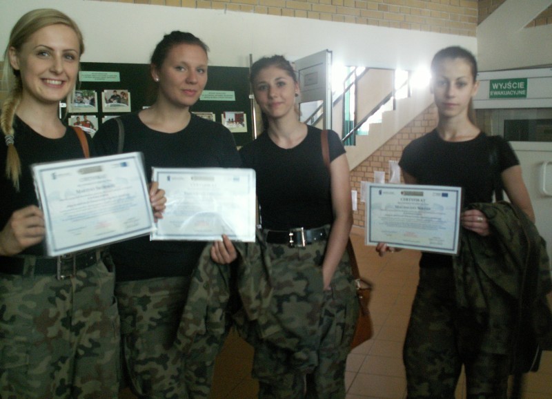 Dziewczęta z klasy mundurowej (LO w Sokółce)
