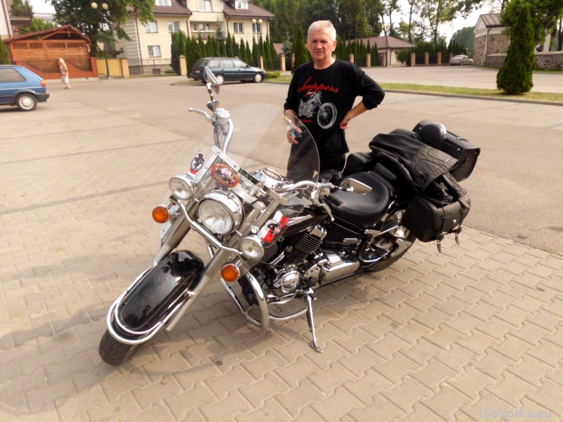 Stanisław Sobolewski i jego motocykl Yamaha Drag star (iSokolka.eu)