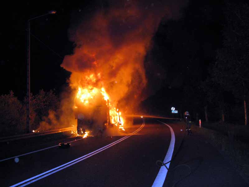 W ubiegłym roku strażacy z Suchowoli gasili płonącą ciężarówkę w Chodorówce Nowej (suchowola.osp.org.pl)