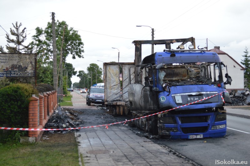 W czerwcu 2013 w Suchowoli spłonął tir przewożący pralki (iSokolka.eu)