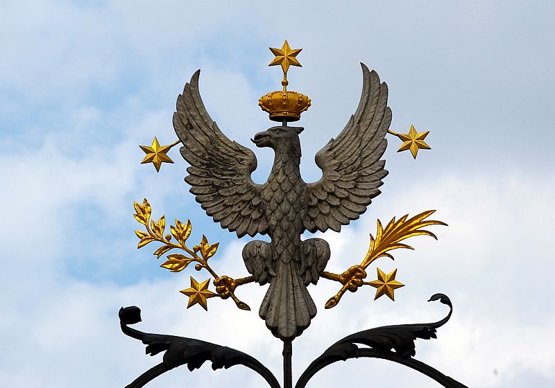 Orzeł na bramie Uniwersytetu Warszawskiego (Clicgauche/Wikipedia)