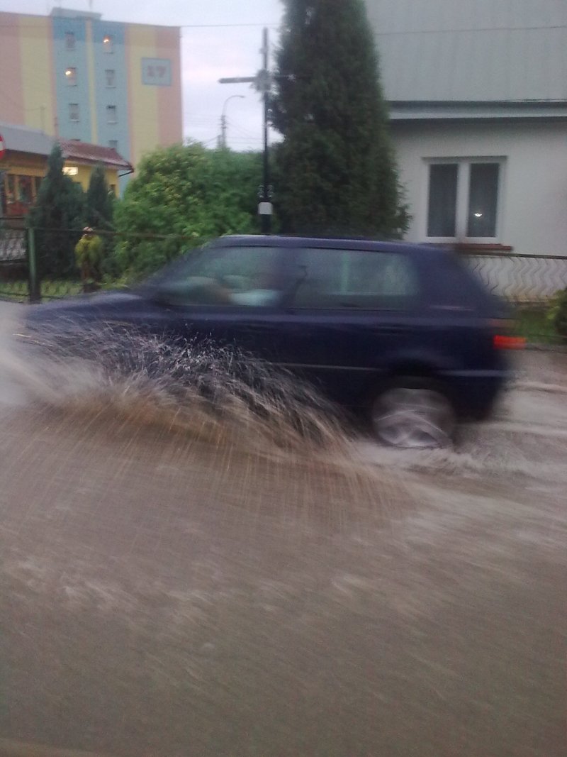 Ulice zamieniły się w strumyki (Czytelnik)