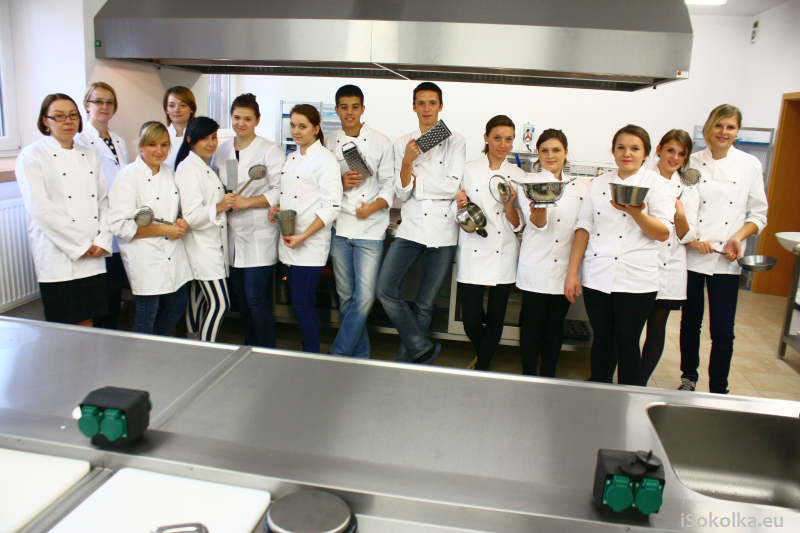 Młodzież w nowej pracowni gastronomicznej (iSokolka.eu)