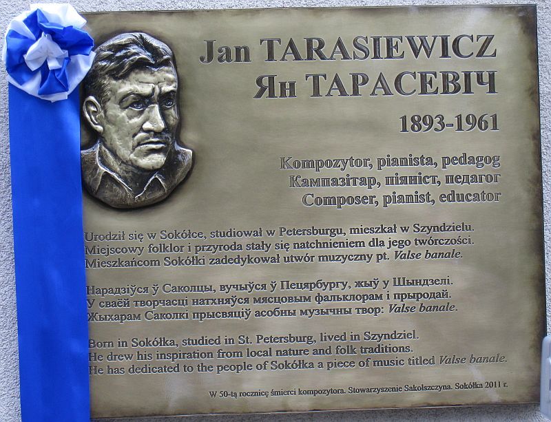 Tablica poświęcona Janowi Tarasiewiczowi w centrum Sokółki