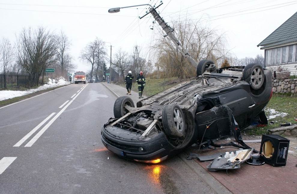 Renault po wypadku (sokolka.policja.gov.pl)