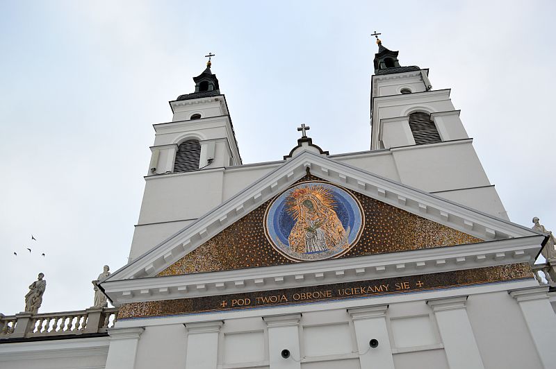 Fronton kościoła pw. św. Antoniego w Sokółce (iSokolka.eu)