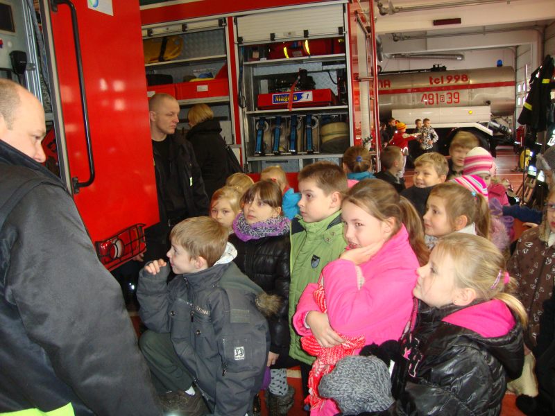 Najmłodsi uczniowie odwiedzili siedzibę straży pożarnej (A. Korycka)